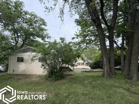 1285 Lakeshore Drive Brooklyn IA 52211