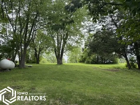 1285 Lakeshore Drive Brooklyn IA 52211