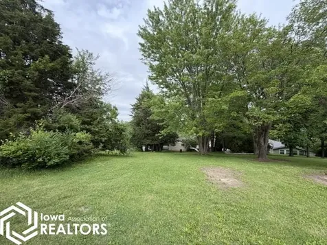 1285 Lakeshore Drive Brooklyn IA 52211