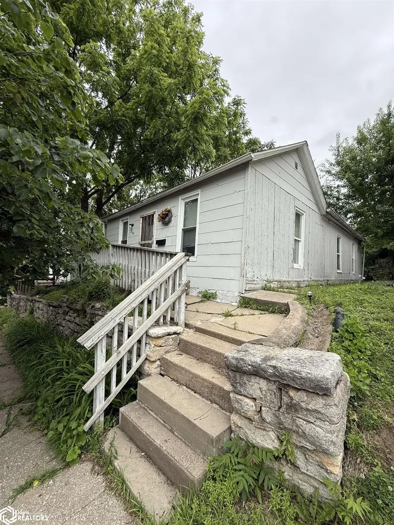 258 S 10th Street Burlington IA 52601