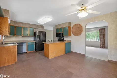 2172 Anchor Drive Garwin IA 50632