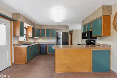 2172 Anchor Drive Garwin IA 50632