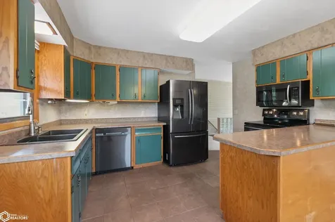 2172 Anchor Drive Garwin IA 50632