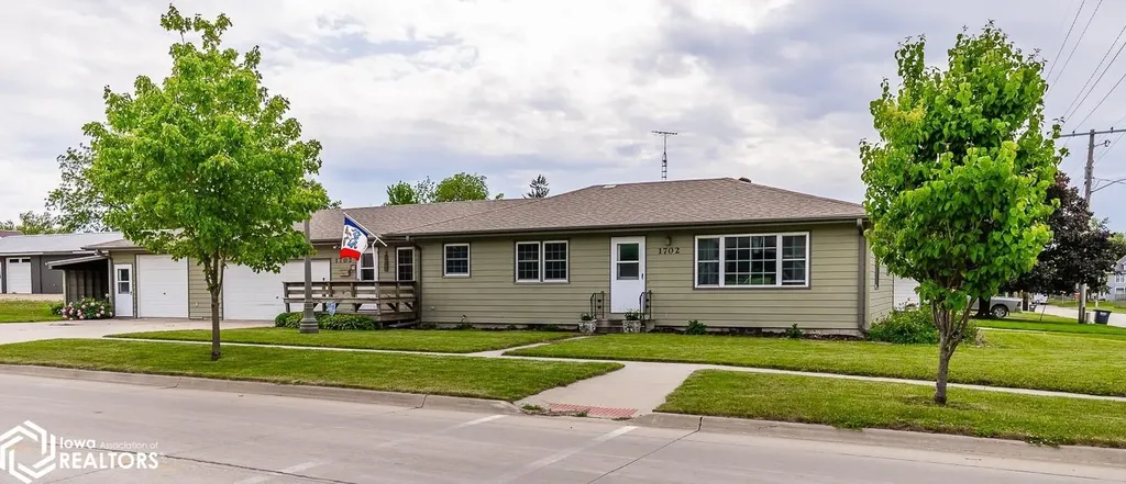 1702 Washington Street Eldora IA 50627