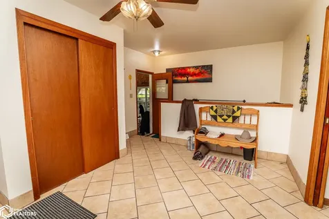 1702 Washington Street Eldora IA 50627