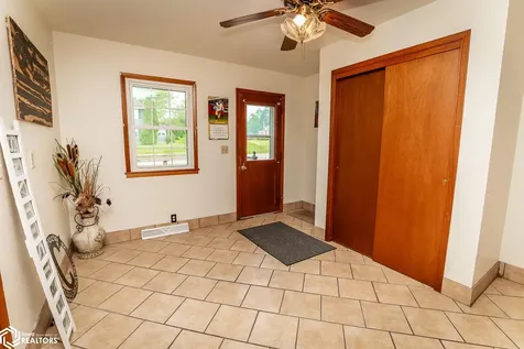 1702 Washington Street Eldora IA 50627