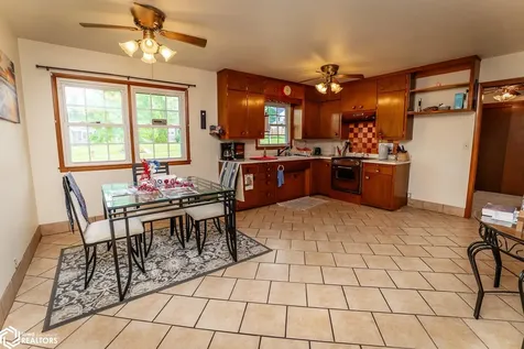 1702 Washington Street Eldora IA 50627