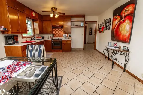 1702 Washington Street Eldora IA 50627