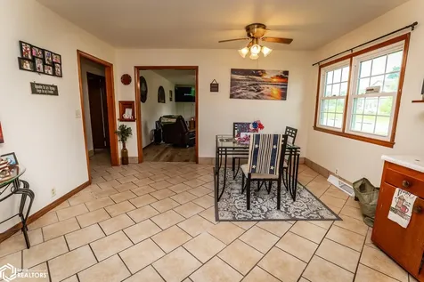 1702 Washington Street Eldora IA 50627