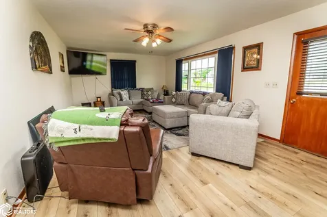 1702 Washington Street Eldora IA 50627