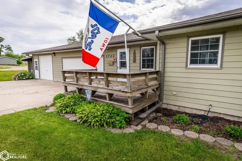 1702 Washington Street Eldora IA 50627
