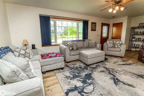 1702 Washington Street Eldora IA 50627
