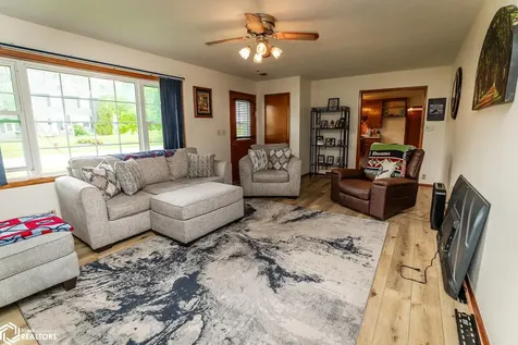 1702 Washington Street Eldora IA 50627