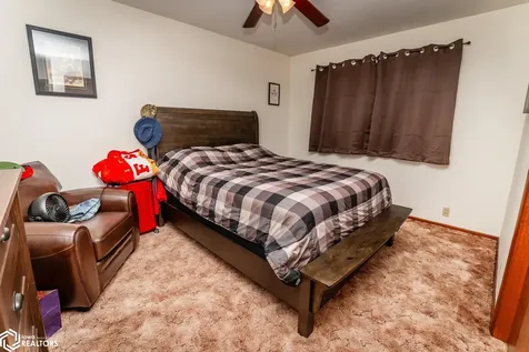 1702 Washington Street Eldora IA 50627