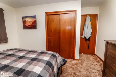 1702 Washington Street Eldora IA 50627