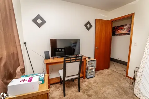 1702 Washington Street Eldora IA 50627