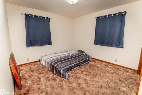1702 Washington Street Eldora IA 50627