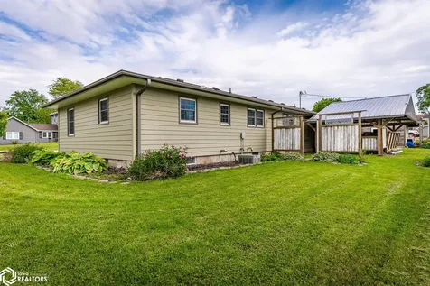 1702 Washington Street Eldora IA 50627