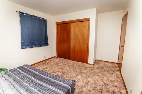 1702 Washington Street Eldora IA 50627