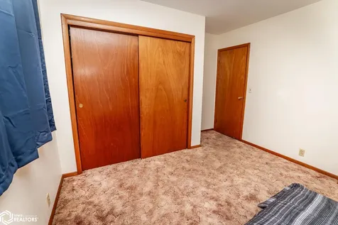 1702 Washington Street Eldora IA 50627