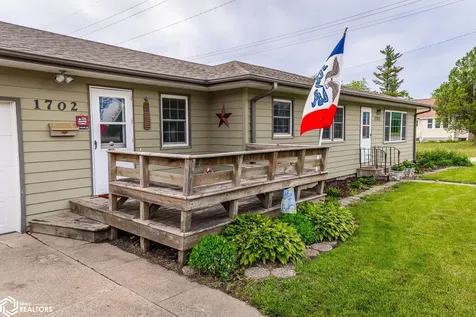 1702 Washington Street Eldora IA 50627