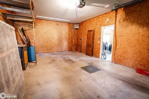 1702 Washington Street Eldora IA 50627