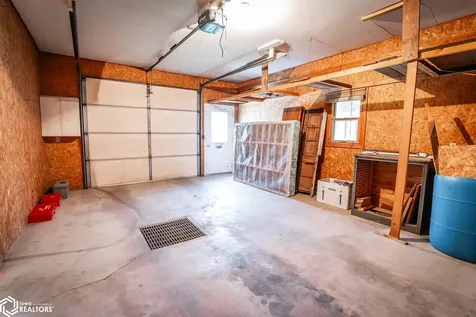 1702 Washington Street Eldora IA 50627