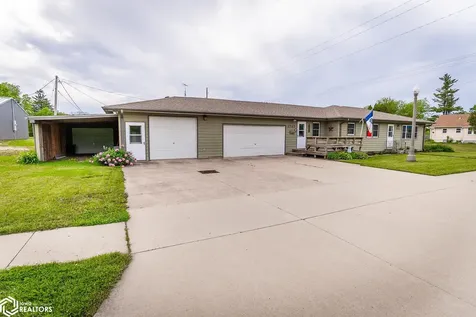 1702 Washington Street Eldora IA 50627