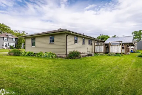 1702 Washington Street Eldora IA 50627