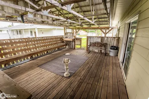 1702 Washington Street Eldora IA 50627