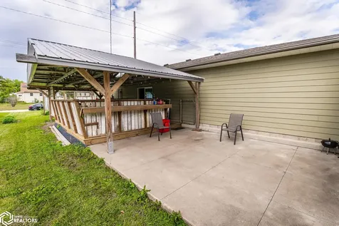 1702 Washington Street Eldora IA 50627