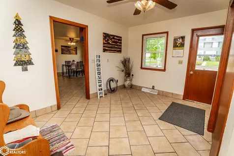 1702 Washington Street Eldora IA 50627