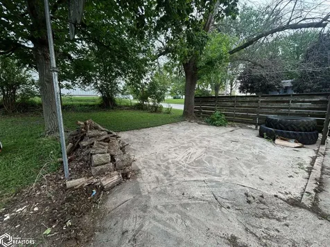1413 20th Avenue Eldora IA 50627