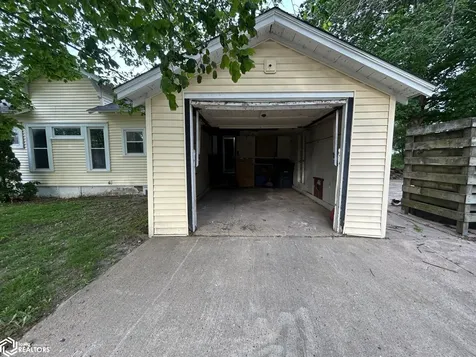 1413 20th Avenue Eldora IA 50627