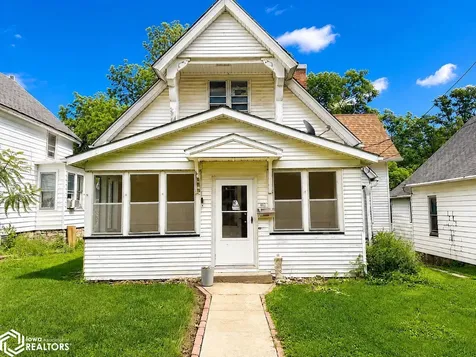 412 S. Woodlawn Avenue Burlington IA 52601