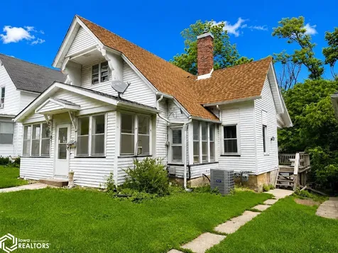 412 S. Woodlawn Avenue Burlington IA 52601