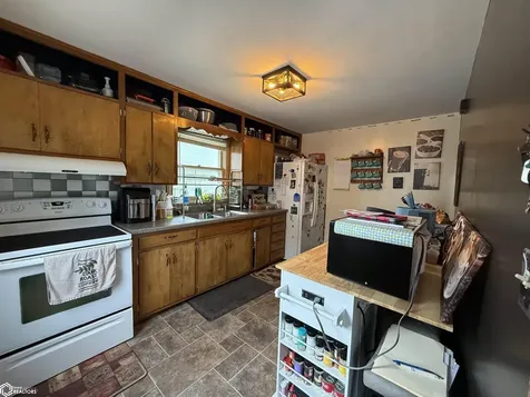 908 S Virginia Avenue Mason City IA 50401