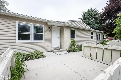207 8th Avenue S Clear Lake IA 50428