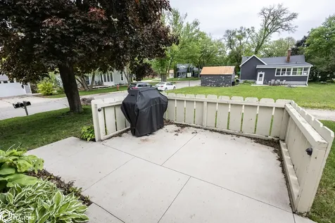 207 8th Avenue S Clear Lake IA 50428