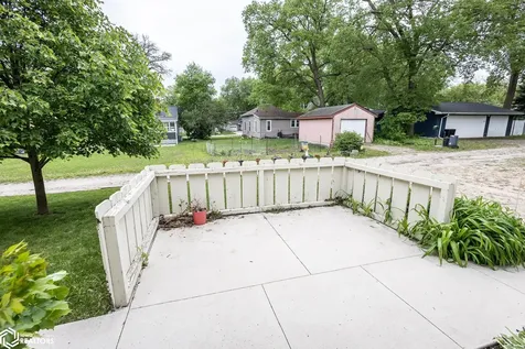 207 8th Avenue S Clear Lake IA 50428