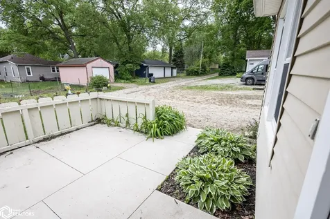 207 8th Avenue S Clear Lake IA 50428