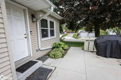 207 8th Avenue S Clear Lake IA 50428