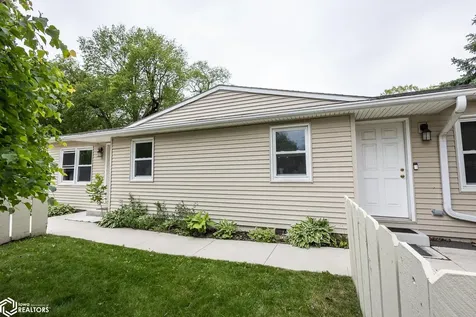 207 8th Avenue S Clear Lake IA 50428