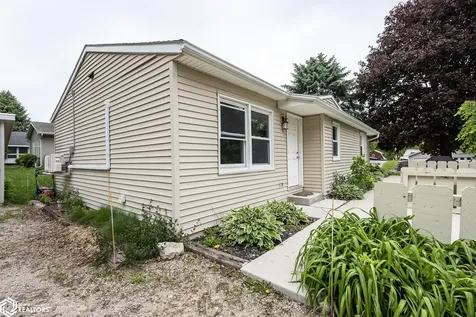 207 8th Avenue S Clear Lake IA 50428