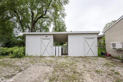 207 8th Avenue S Clear Lake IA 50428