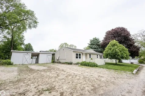 207 8th Avenue S Clear Lake IA 50428