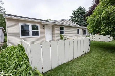 207 8th Avenue S Clear Lake IA 50428