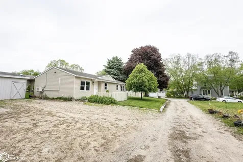 207 8th Avenue S Clear Lake IA 50428