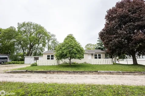 207 8th Avenue S Clear Lake IA 50428