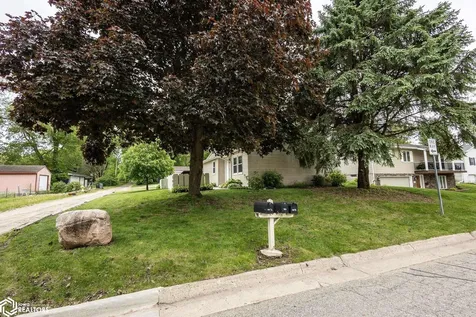 207 8th Avenue S Clear Lake IA 50428